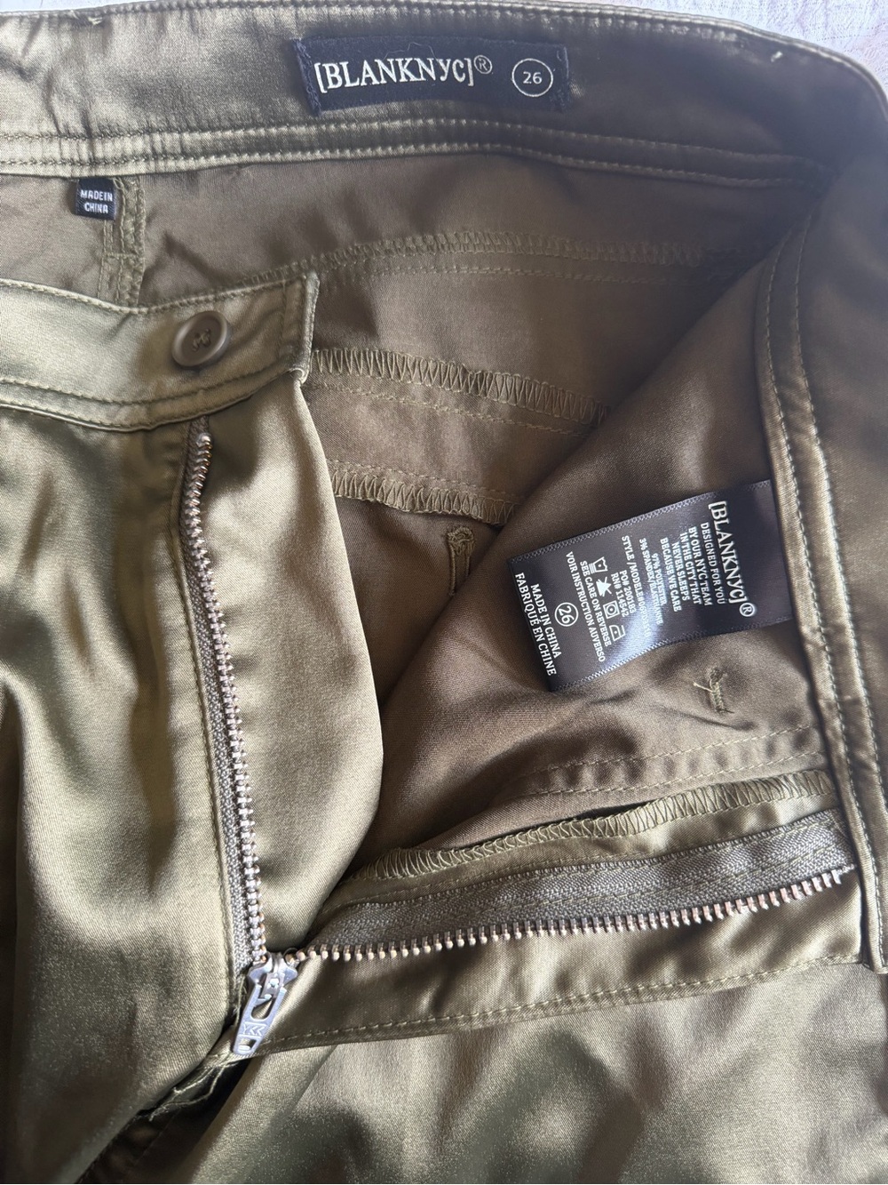 [blanknyc] Franklin Satin Cargo Pants - Picture 4 of 6